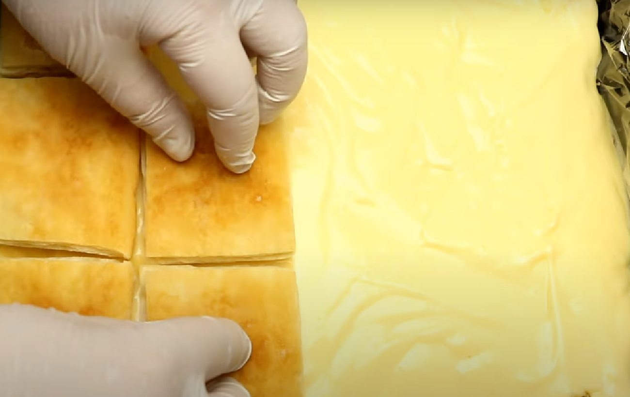 Польское пирожное &quot;Кремувка&quot;: рецепт нежного десерта с заварным кремом